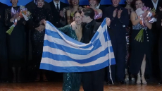 Με την ελληνική σημαία στην κορυφή του κόσμου: Παγκόσμια πρωταθλήτρια στο τάνγκο η Ναΐμα Γερασοπούλου με τον Αργεντινό παρτενέρ της