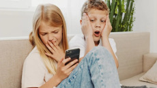 Πώς να μειώσετε την προβληματική χρήση των social media από τα παιδιά – Οδηγός επιβίωσης για γονείς

