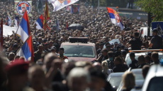 «Bαθιά λυπηρή» για την ΕΕ η παρουσία Σέρβων αξιωματούχων στην κηδεία του Ράτκο Μλάντιτς
