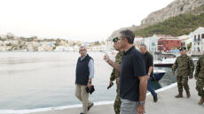 Στο Καστελλόριζο ο Μητσοτάκης για την 83η επέτειο της Απελευθέρωσης, δείτε φωτογραφίες 