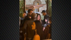 Συντετριμμένη η Άντζελα Δημητρίου στη λαϊκή αγρυπνία για τον Γιώργο Μαζωνάκη, δείτε βίντεο 
