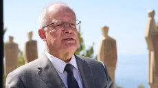 Στη Βιάννο ο Τασούλας, μίλησε με επιζώντες του ολοκαυτώματος: «Να μην ξεχνάμε τα εγκλήματα, διεκδικήσιμες οι γερμανικές αποζημιώσεις», βίντεο
