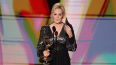 Η Τζιν Σμαρτ έγραψε ιστορία στα φετινά Emmy: Κατέκτησε το 5ο συνεχόμενο βραβείο Α’ Γυναικείου Ρόλου