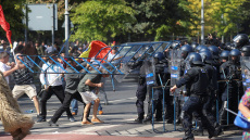 Επεισόδια σε διαδήλωση αγροτών στο Βουκουρέστι με 24 τραυματίες, δείτε βίντεο 