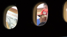 Φωτογραφίες του προέδρου Τραμπ εγείρουν ανησυχίες ότι ετοιμάζεται να κατεδαφίσει το Κέντρο Κένεντι
