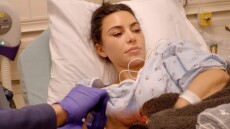 Η Κιμ Καρντάσιαν εμφανίζεται στο νοσοκομείο στο τρέιλερ του «The Kardashians»: Έχω κάτι που ονομάζεται οισοφαγίτιδα
