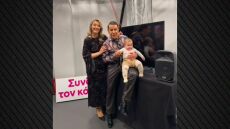 Το κοριτσάκι που θα βάφτιζε ο Γιώργος Μαζωνάκης άφησε λουλούδι στον τάφο του, δείτε βίντεο
