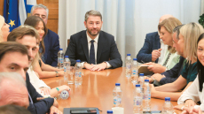 ΠΑΣΟΚ: Μετά τη ΔΕΘ, περιμένουν... το θαύμα των Χριστουγέννων