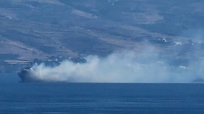 Σε ύφεση η φωτιά που ξέσπασε εν πλω στο πλοίο «Blue Carrier 2», παραμένει ανοιχτά της Τήνου