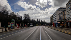 Βροχές, καταιγίδες και αισθητή πτώση της θερμοκρασίας το Σαββατοκύριακο, ως 6 μποφόρ οι άνεμοι