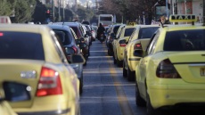 Έσπασε αγωγός της ΕΥΔΑΠ στο Χαλάνδρι: Διεκόπη η κυκλοφορία στην οδό Κώστα Βάρναλη