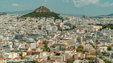 Μέτρα - ανάσα για οφειλέτες: Οκτώ παραδείγματα για το πόσα κερδίζετε από τις νέες ρυθμίσεις για τους servicers