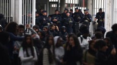 Δεκάδες τραυματίες στις μαθητικές κινητοποιήσεις στη Γαλλία: Πάνω από 400 συλλήψεις