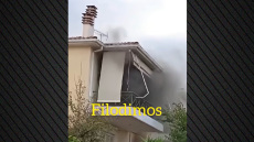Υπό έλεγχο η φωτιά σε διαμέρισμα στο Αίγιο, απεγκλωβίστηκε μια γυναίκα, δείτε βίντεο