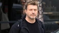 Γιάννης Πλούταρχος: Αυτά είναι μικροπρέπειες, είπε για όσους σχολιάζουν καλλιτέχνες που δεν ακύρωσαν εμφανίσεις μετά τον θάνατο του Μαζωνάκη
