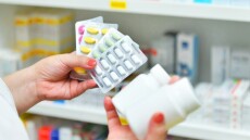Πολυφαρμακία: Τρεις στις δέκα επείγουσες εισαγωγές ηλικιωμένων συνδέονται με τα φάρμακα