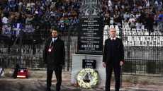 Ελλάδα - Γερμανία: Στεφάνι στη μνήμη των θυμάτων των Τεμπών κατέθεσε η ΕΠΟ
