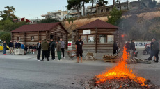  Αλιείς απέκλεισαν επ’ αόριστον την ιχθυόσκαλα στη Νέα Μηχανιώνα, καταγγέλλουν εισαγωγή ψαριών από την Τουρκία