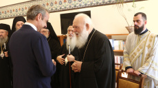 Ο αγιασμός της Βουλής: Οι παρέες και τα πηγαδάκια, ποιοι μίλησαν με ποιους - Δείτε φωτογραφίες