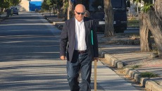 «Αυτή είναι η Αναστασούλα»: Με τη φωτογραφία της 18χρονης κόρης του στα χέρια κατέθεσε ο Ηλίας Παπαγγελής στη δίκη για τα Τέμπη
