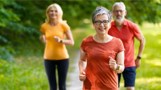 Τι να αλλάξετε στο περπάτημα για αντοχή και δύναμη μετά τα 60 – Ποιο είναι το μυστικό