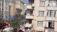 Κατάρρευση πολυκατοικίας στην Κωνσταντινούπολη: Όροφοι χτίστηκαν αυθαίρετα, κρατούνται ο αρχιτέκτονας και ο επιτηρητής του έργου