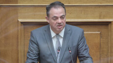 Ο Δημήτρης Κωνσταντόπουλος διαψεύδει ότι εξύβρισε και πήγε να χτυπήσει την Άννα Παπαδοπούλου και απειλεί με μηνύσεις