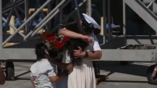 Οκτώ απόπειρες αυτοκτονίας, φαγητό με δελτίο: Μετά από 322 μέρες, το αεροπλανοφόρο Abraham Lincoln γύρισε στη βάση του