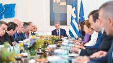 Τα ευρήματα του Μαξίμου σε δύο εσωτερικές έρευνες και focus groups - Ποιους στοχεύει να πάρει πίσω από τους ψηφοφόρους του '23