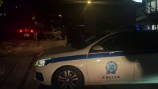Επεισοδιακή καταδίωξη στη Μεταμόρφωση, αυτοκίνητο έπεσε πάνω σε παρκαρισμένα οχήματα, δείτε βίντεο