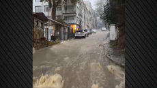Σφοδρή κακοκαιρία στην Κωνσταντινούπολη, στα 95 χιλιοστά έφτασε η βροχή