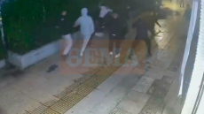 Βίντεο ντοκουμέντο από την άγρια επίθεση 15 ανηλίκων σε δύο 18χρονους στην Κυψέλη, μαχαίρωσαν τον έναν πισώπλατα