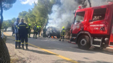 Φωτιά σε αυτοκίνητο στην Πάρνηθα, δείτε βίντεο και φωτογραφίες
