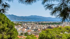 Απειλές θανάτου στην προϊσταμένη της Πολεοδομίας Καλαμάτας: Τι κρύβεται πίσω από τη «μάχη» για τη δόμηση στη Μάνη
