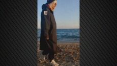 Με γυαλιά ηλίου και σκούφο ο Νίκος Καρβέλας στην Πάρο: Η πρώτη δημόσια εμφάνιση μετά την κόντρα με την Άννα Βίσση