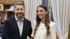Στο ΠΑΣΟΚ και επισήμως η Μυρτώ Κοροβέση μετά από τον ΣΥΡΙΖΑ και τον Κασσελάκη, τι είπαν με Ανδρουλάκη, δείτε βίντεο και φωτογραφίες
