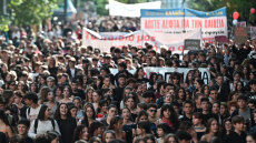 Με συνθήματα στα γαλλικά, τραγούδια και μπαλόνια το συλλαλητήριο μαθητών και φοιτητών στην Αθήνα, δείτε φωτογραφίες και βίντεο