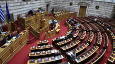 Κατατέθηκε στη Βουλή το πολυνομοσχέδιο με τις 120 δόσεις και χωρίς το μπλόκο στα μετρητά των courier