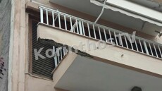 Έπεσαν κομμάτια από μπαλκόνι στο κέντρο της Κορίνθου, δείτε φωτογραφίες
