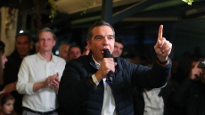 O Τσίπρας προτείνει το «Φωνάζει ο κλέφτης» για ταινία της εβδομάδας με αφορμή τις υποθέσεις «Χωριάτικο» και Pizza Fan
