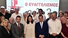 Γεωργιάδης και Κεραμέως υποδέχθηκαν 21 τραυματιοφορείς στον Ευαγγελισμό μέσω ΔΥΠΑ: Είστε πολύτιμοι συνεργάτες του ΕΣΥ