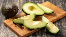 Αβοκάντο: Πώς το διατηρούμε κρεμώδες και χωρίς να μαυρίζει