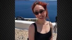 Η Τσάπελ Ρόουν επισκέφτηκε τη Σαντορίνη - Δείτε φωτογραφίες και βίντεο
