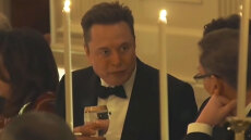 Στα... πράσα πιάστηκε ο Μασκ να ρωτά  τον Μπουρλά αν ο Μπιν Σαλμάν είναι τρομοκράτης - Δείτε βίντεο