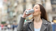 Αυτά τα αναψυκτικά βλάπτουν το ήπαρ – Και δεν είναι αυτά που νομίζετε