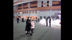 Βόρεια Κορέα: Μυστήριο με βίντεο που δείχνει την αδελφή του Κιμ Γιονγκ Ουν να συνοδεύεται από δύο παιδιά