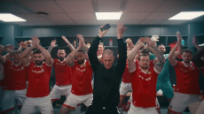 Χορευτικό… σόου! Οι παίκτες της Ρέξαμ παίρνουν μαθήματα από τον Τσάνινγκ Τέιτουμ σε ξεκαρδιστική διαφήμιση για το Super Bowl