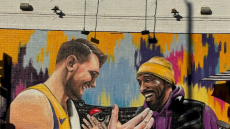 Η εντυπωσιακή τοιχογραφία με Μπράιαντ και Ντόντσιτς στο Λος Άντζελες - Βίντεο 