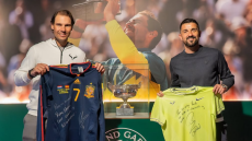 O Νταβίντ Βίγια χάρισε στο μουσείο του Ναδάλ τη φανέλα του τελικού του Μουντιάλ του 2010 