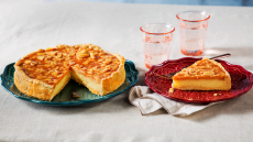 Τάρτα με καραμελωμένα αμύγδαλα και κρέμα μιλφέιγ